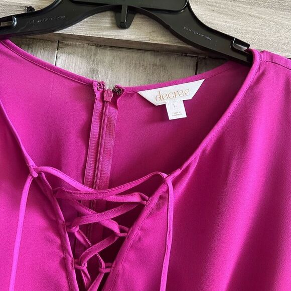 Decree Flowy Romper Magenta Fushia - Picture 2 of 8